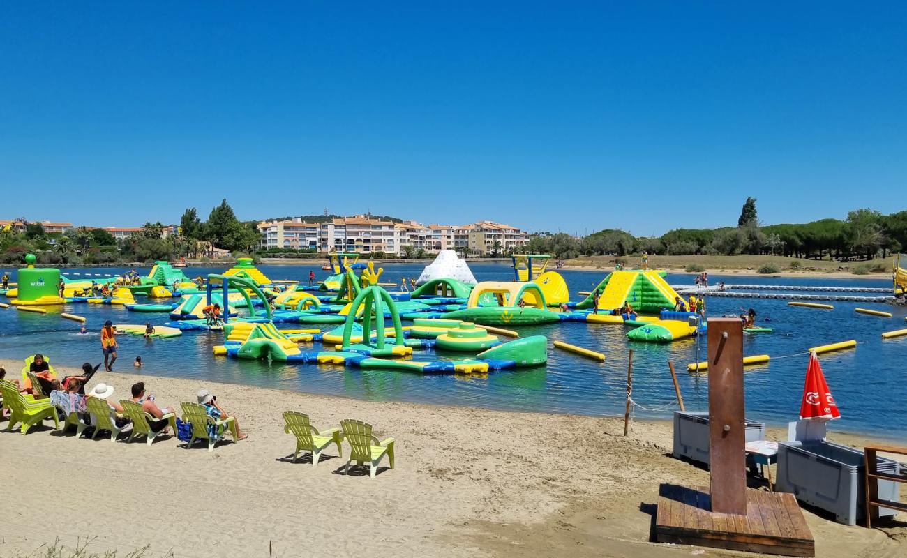 Aqualand Cap D'Agde Plage'in fotoğrafı küçük gri çakıllar yüzey ile