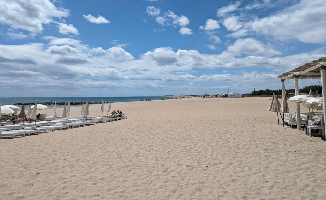 Plage de la Fontaine'in fotoğrafı açık bej kum yüzey ile