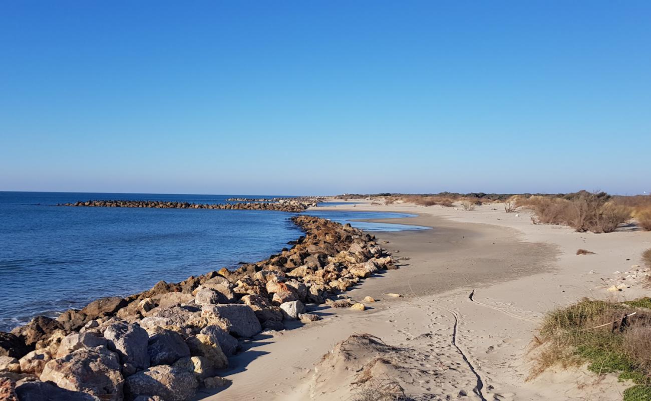 Plage du Grand Radeau'in fotoğrafı açık bej kum yüzey ile