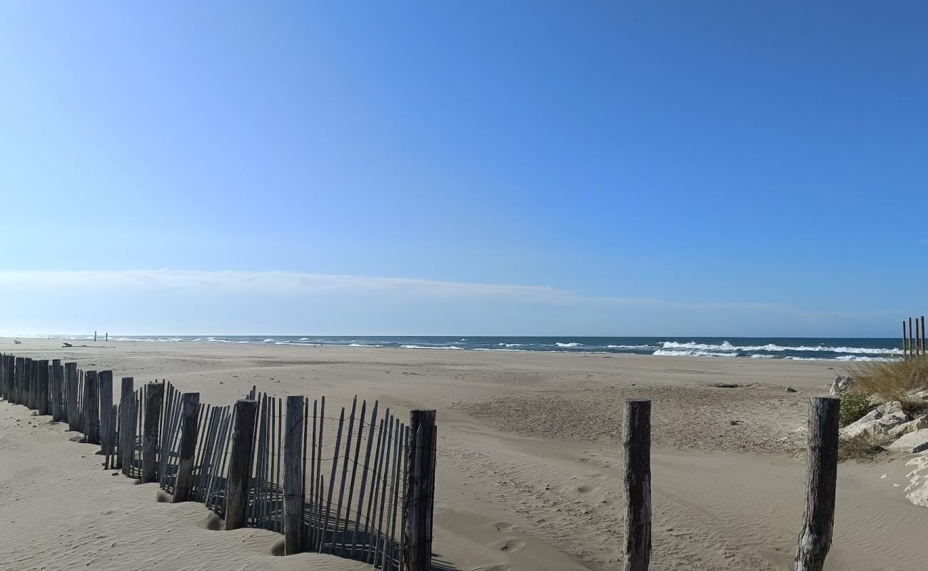 Plage de la Courbe'in fotoğrafı açık bej kum yüzey ile