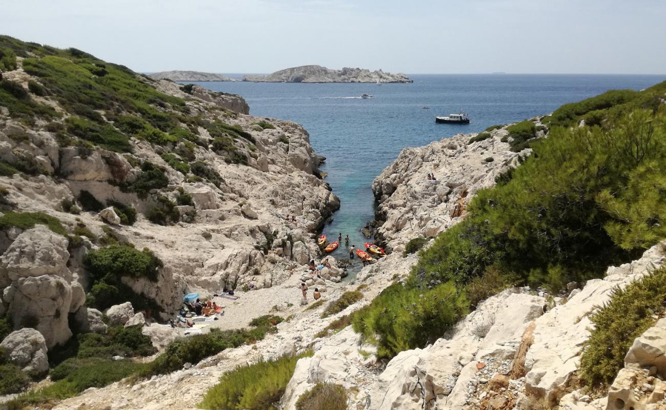 Calanque de la Mounine'in fotoğrafı taşlar yüzey ile