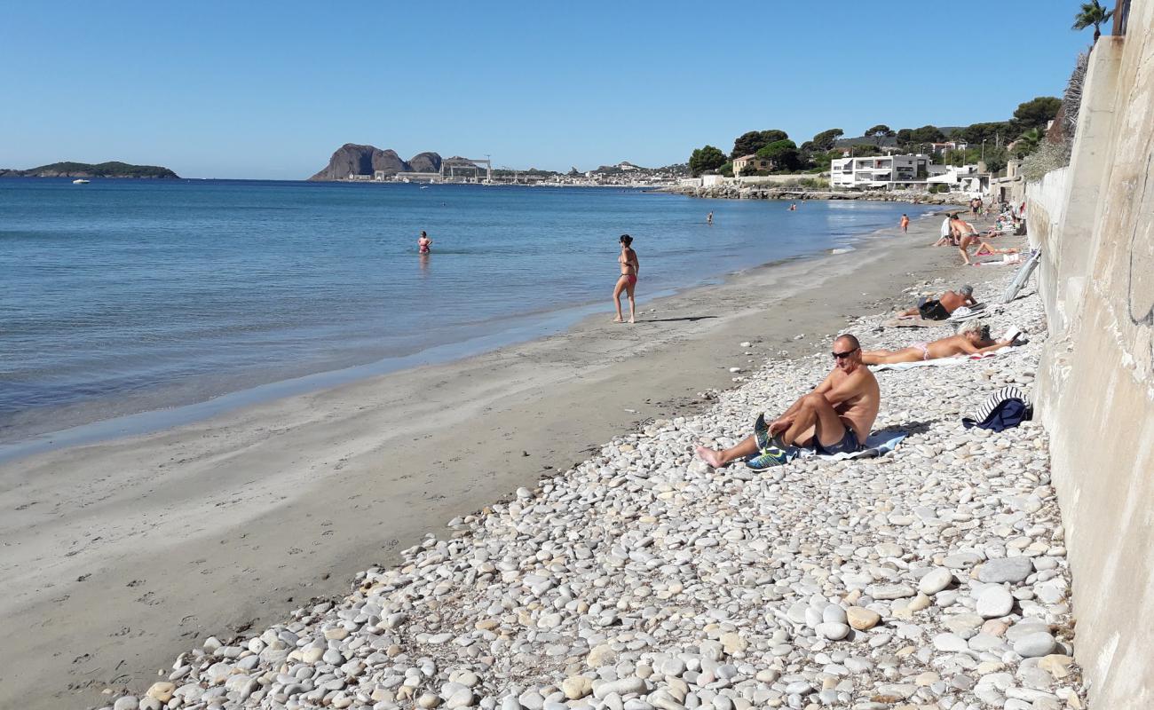 Plage de Fontsainte'in fotoğrafı taşlar yüzey ile