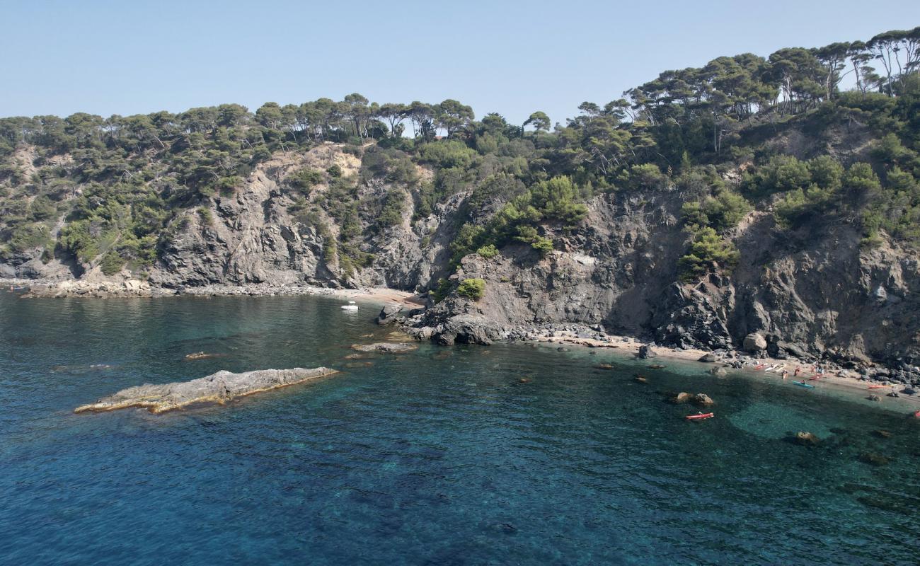 Plage du Trou de l'Or'in fotoğrafı gri çakıl taşı yüzey ile