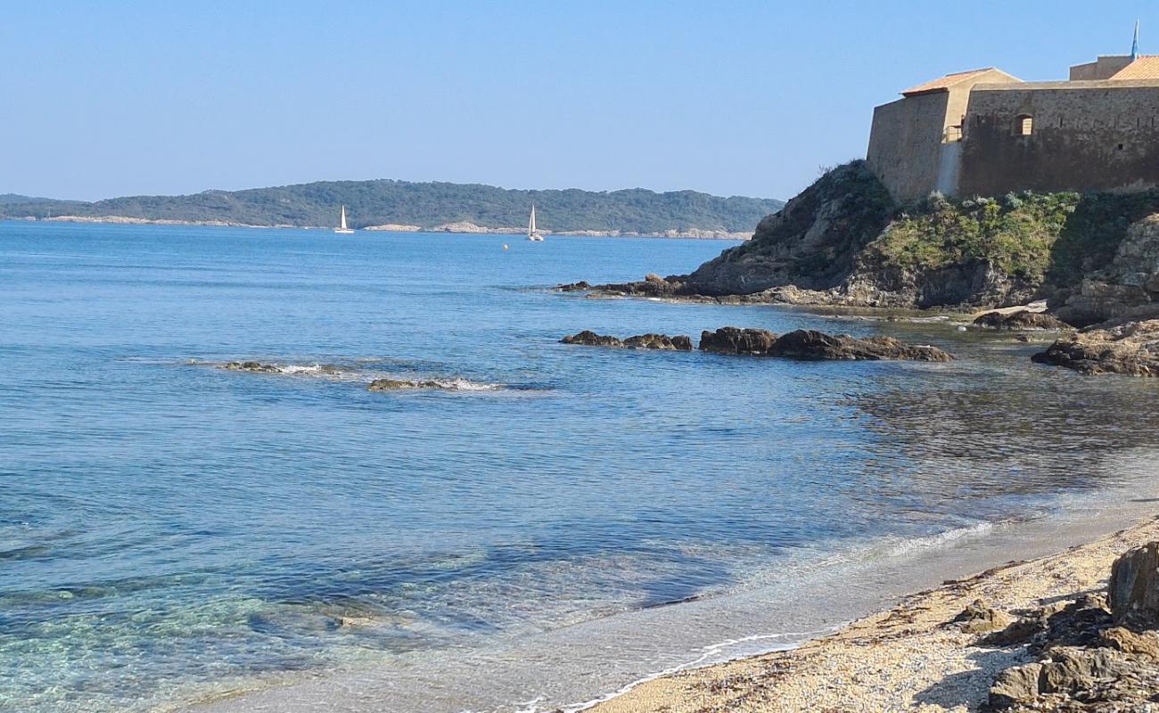 Plage de la Tour Fondue'in fotoğrafı açık bej kum yüzey ile
