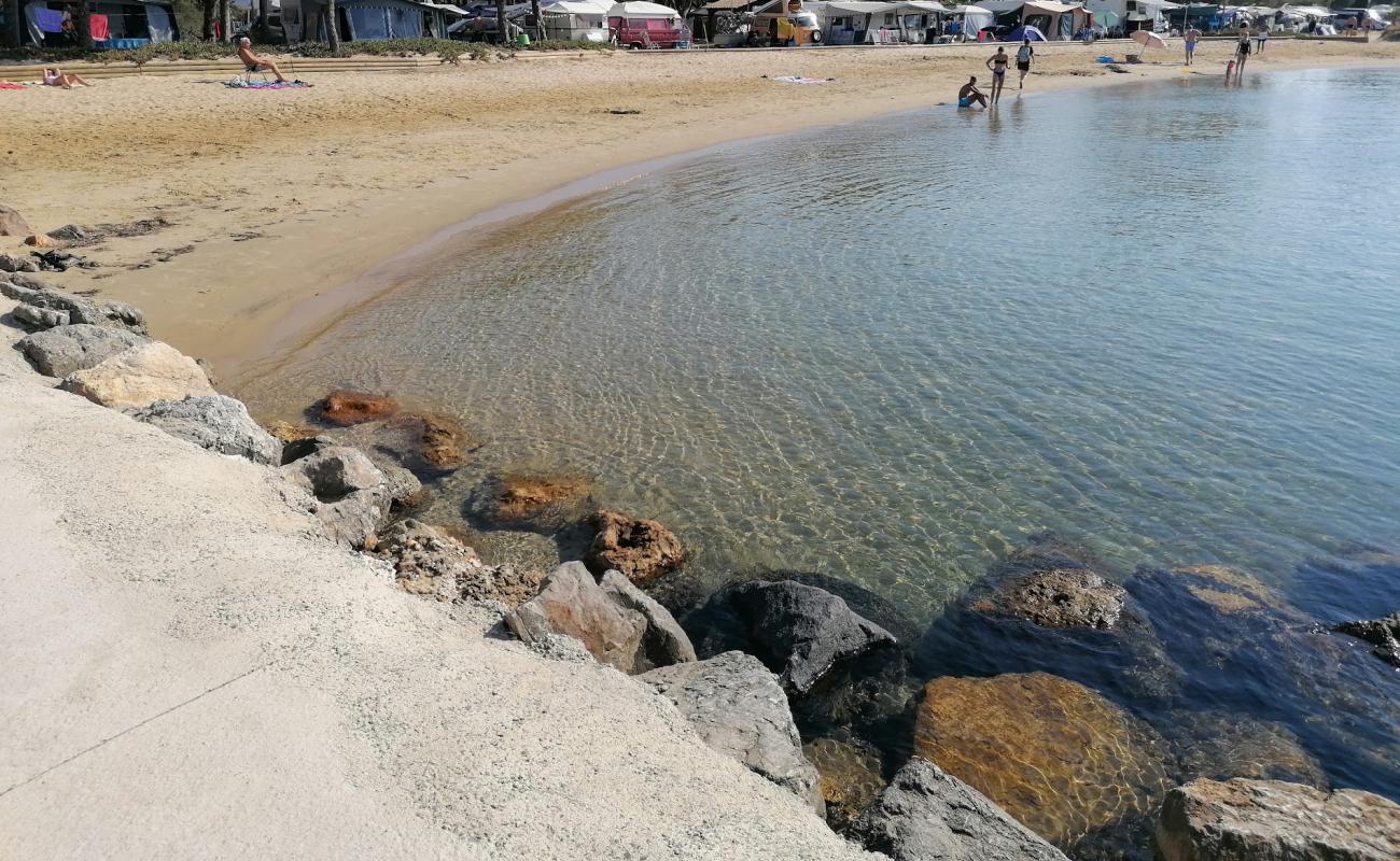 Plage de Pansard'in fotoğrafı açık bej kum yüzey ile