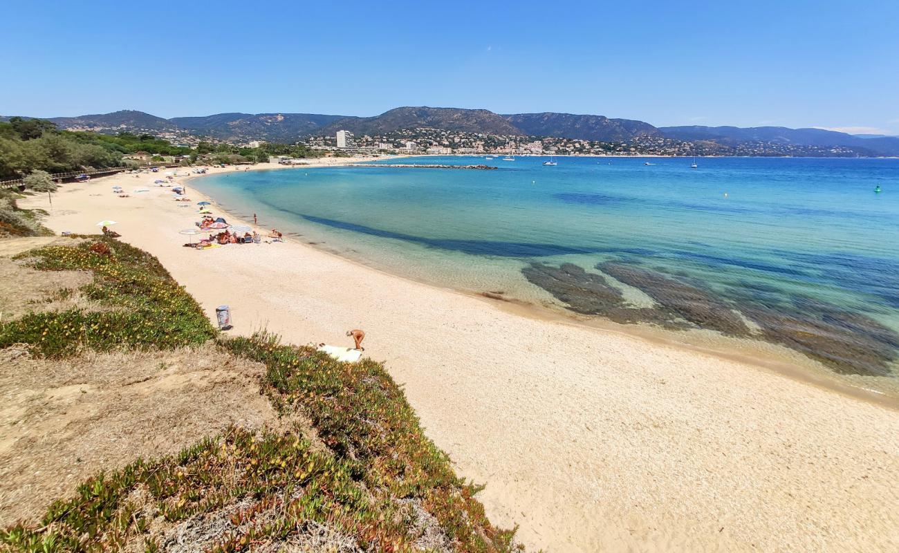 Plage du Gouron'in fotoğrafı gri kum yüzey ile