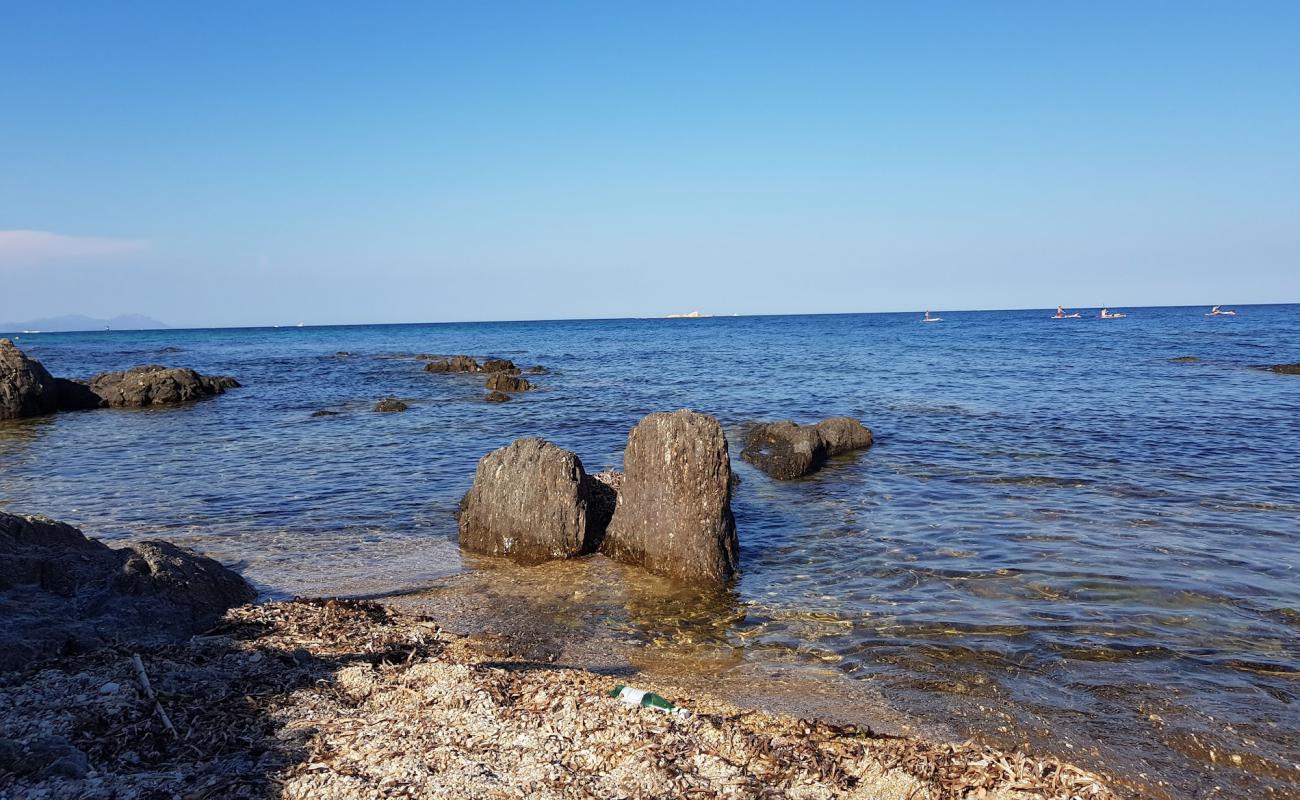 Plage de Capon'in fotoğrafı taşlar yüzey ile