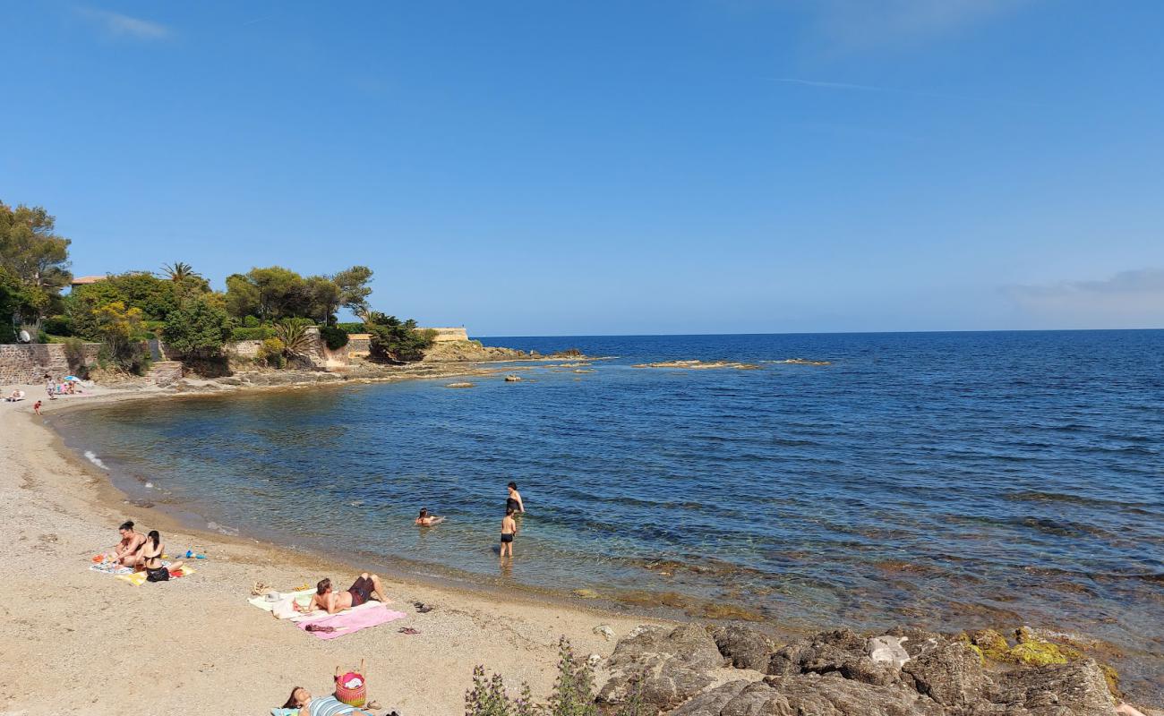 Beach des Corailleurs'in fotoğrafı bej kum ve kayalar yüzey ile