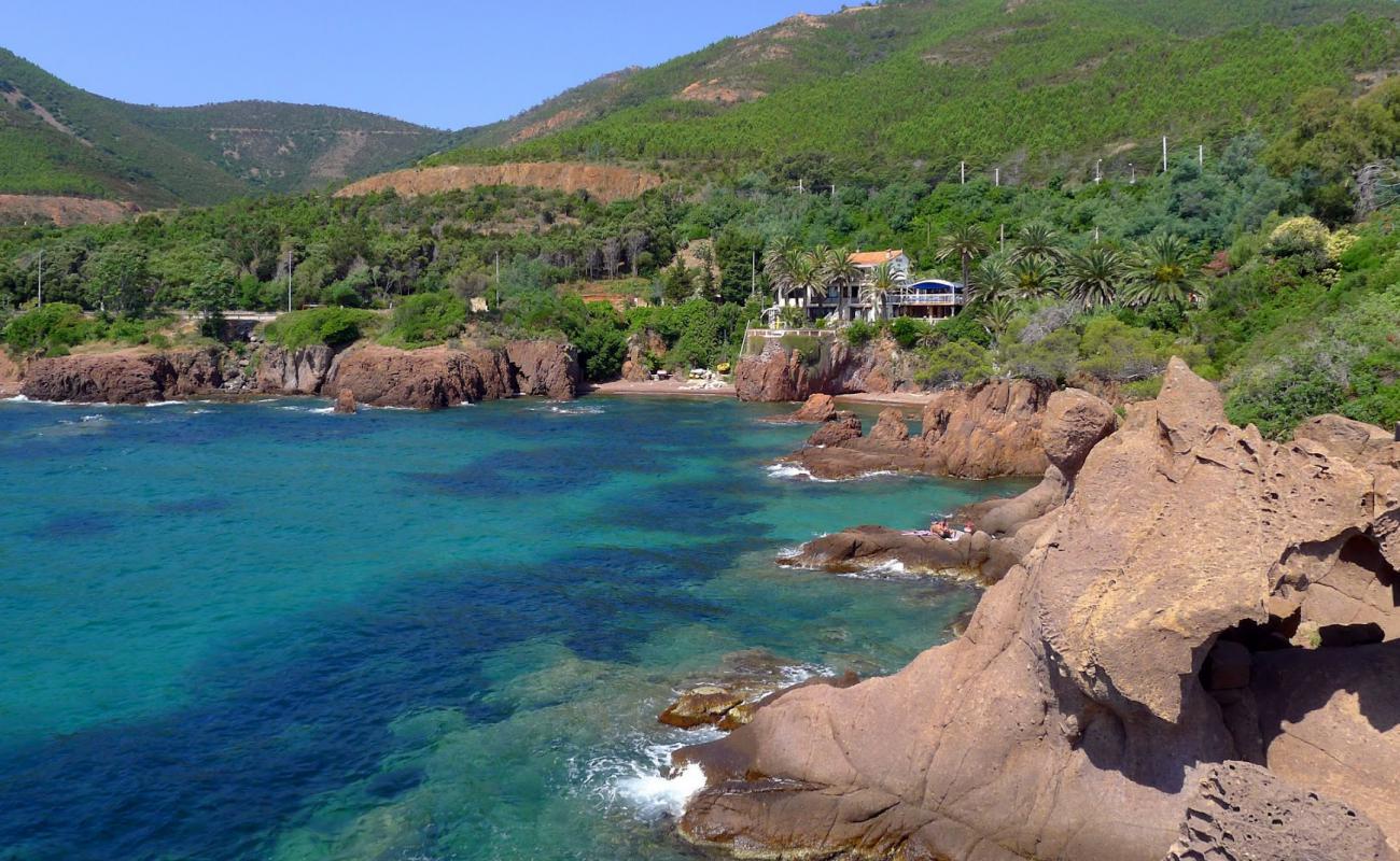 Plage publique le trayas'in fotoğrafı kahverengi çakıl yüzey ile