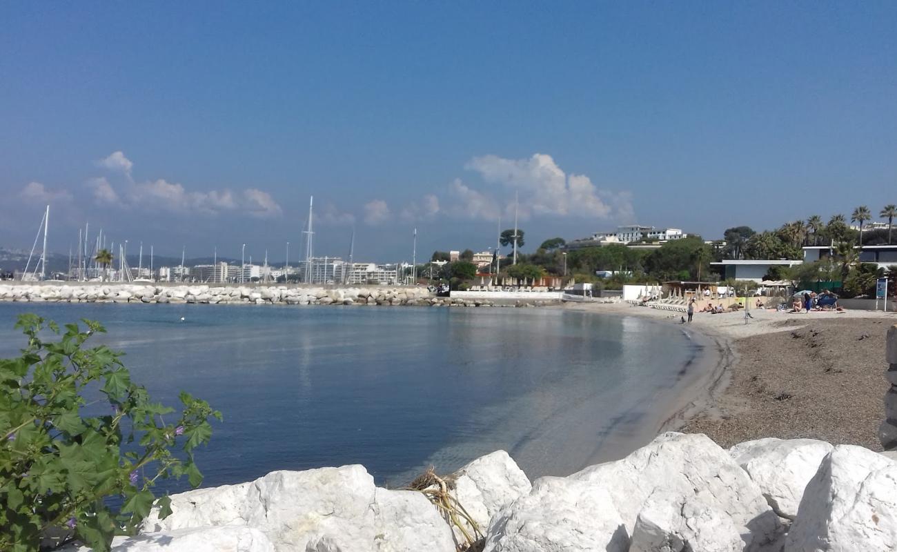 Plage des Pecheurs'in fotoğrafı parlak kum yüzey ile