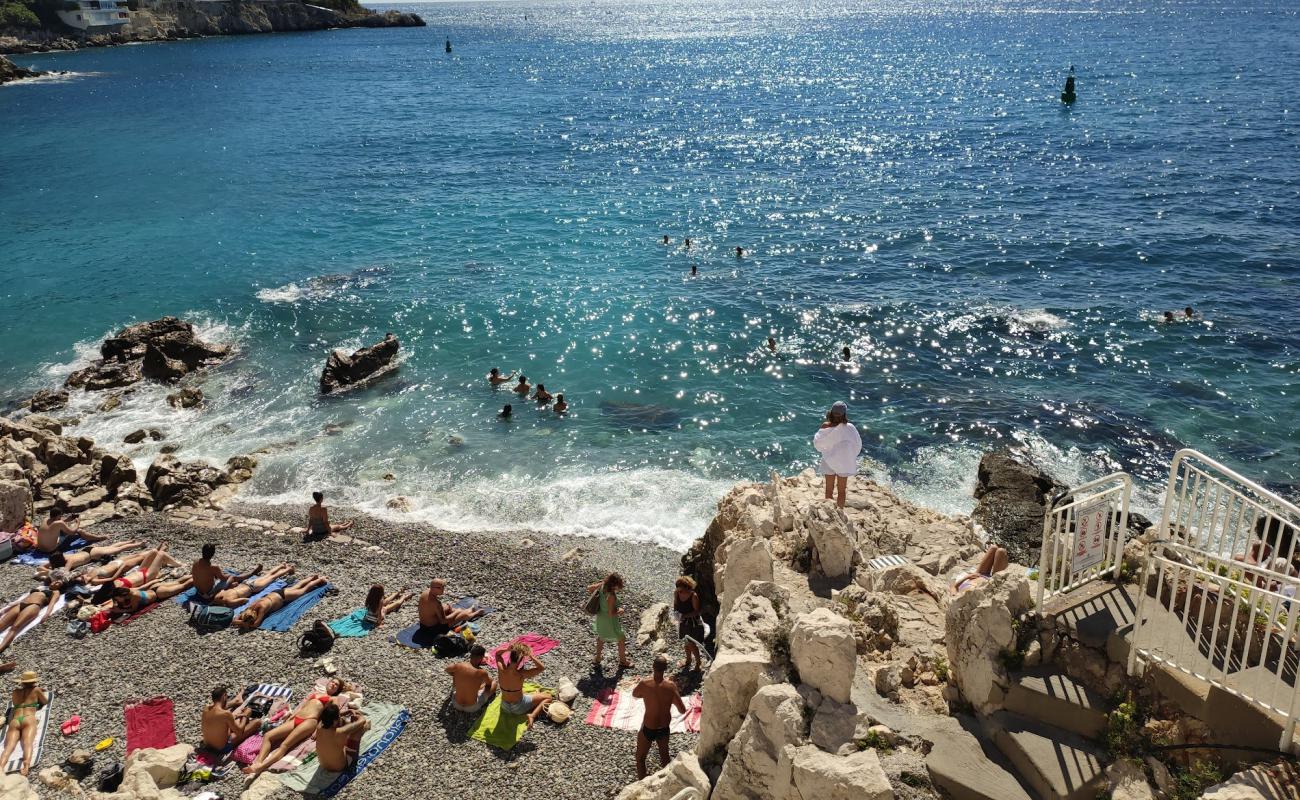 Plage de la Reserve'in fotoğrafı küçük gri çakıllar yüzey ile