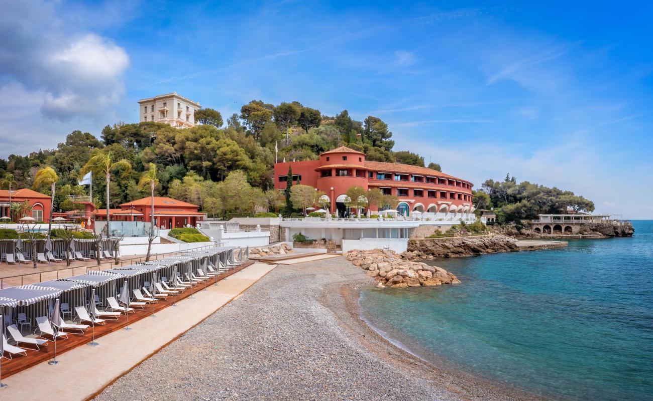 Plage de Saint-Roman'in fotoğrafı gri çakıl taşı yüzey ile