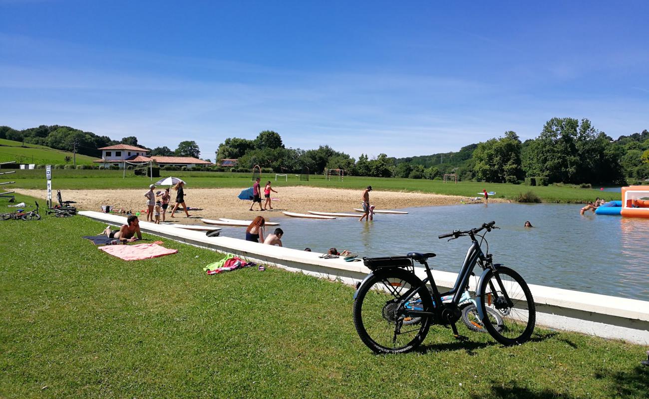 Plage de Larrouleta'in fotoğrafı parlak kum yüzey ile