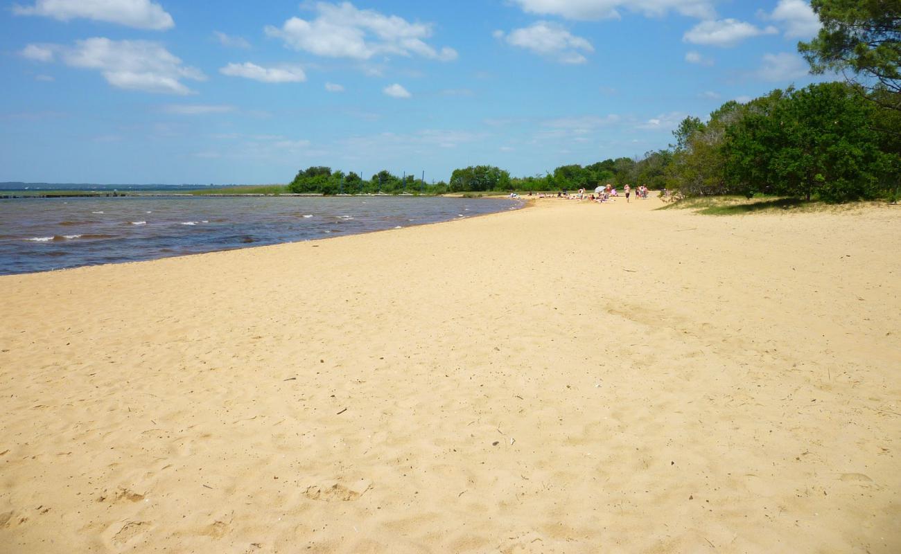 Plage Domaine de la Rive'in fotoğrafı açık bej kum yüzey ile