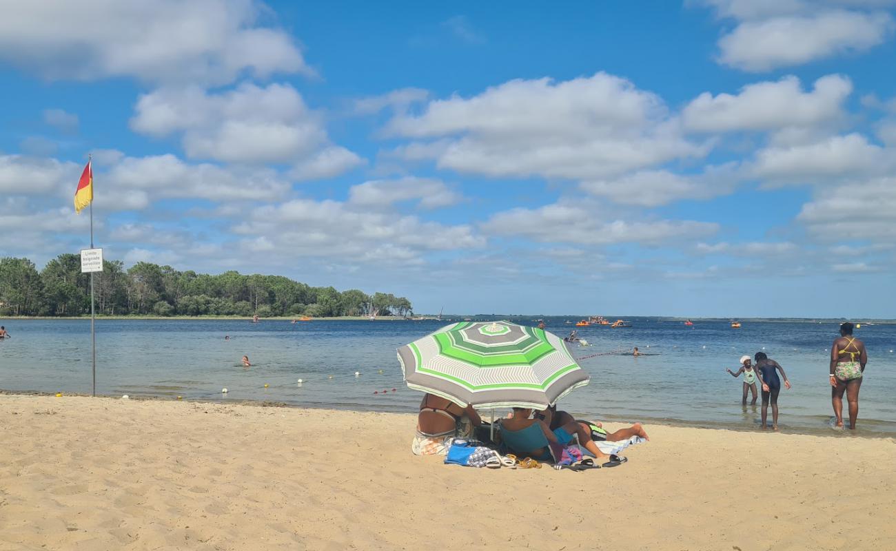 Beach Club Bombannes Aventures by UCPA'in fotoğrafı açık bej kum yüzey ile