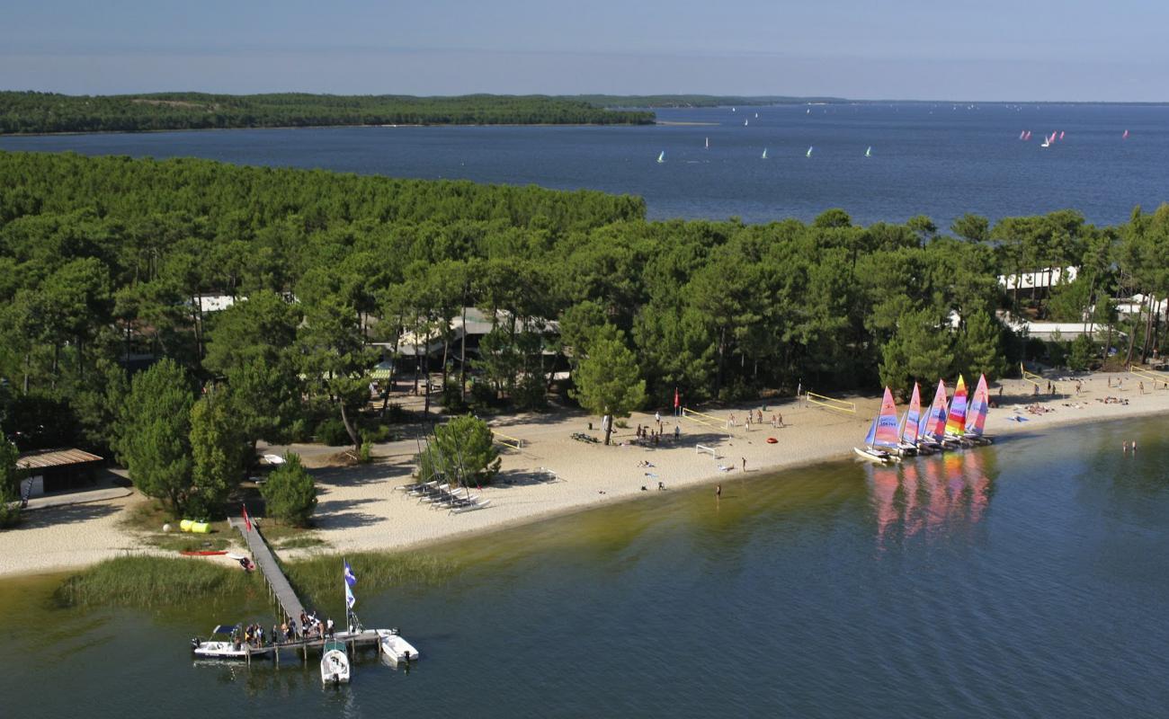 UCPA Bombannes Beach'in fotoğrafı açık bej kum yüzey ile