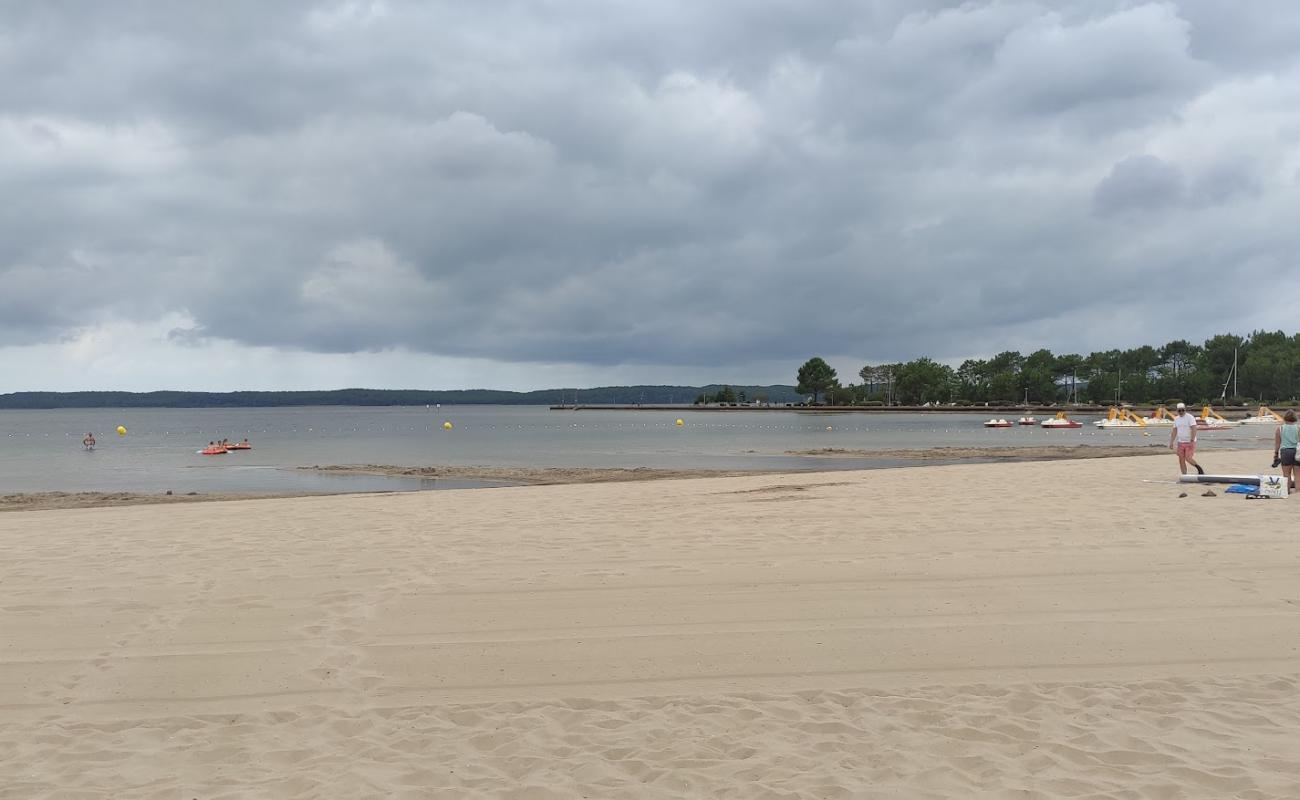 Plage du Port'in fotoğrafı açık bej kum yüzey ile