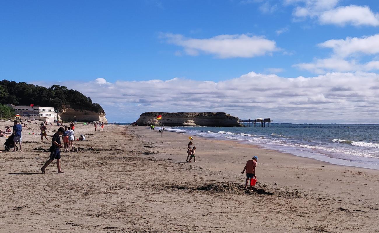 Plage des Vergnes'in fotoğrafı açık bej kum yüzey ile