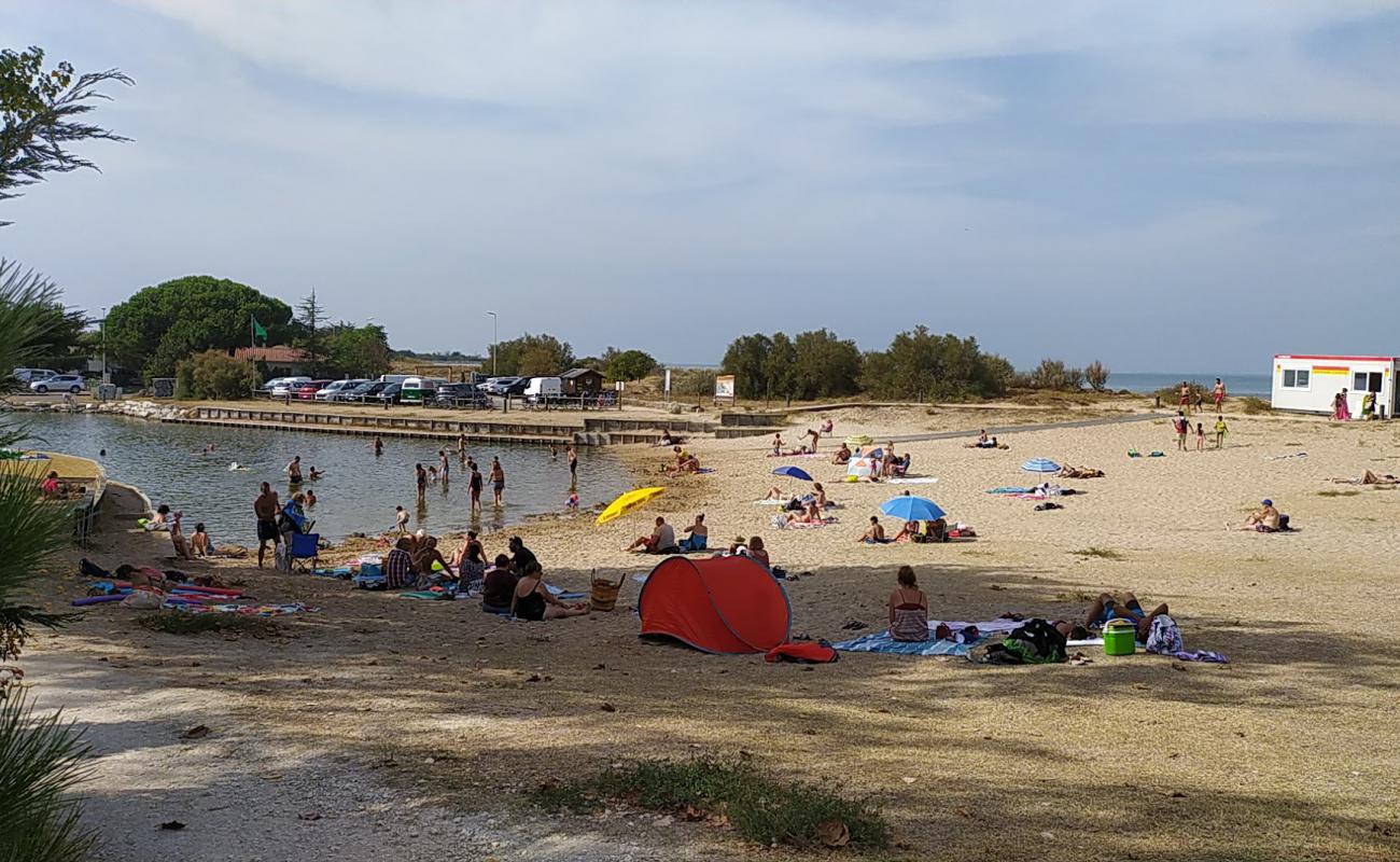 Plage de la Phibie'in fotoğrafı açık bej kum yüzey ile