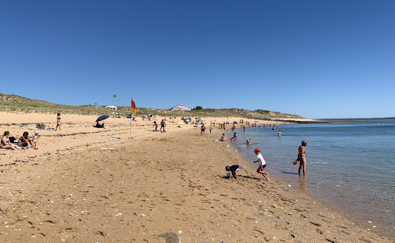 Plage De Matha'in fotoğrafı açık bej kum yüzey ile