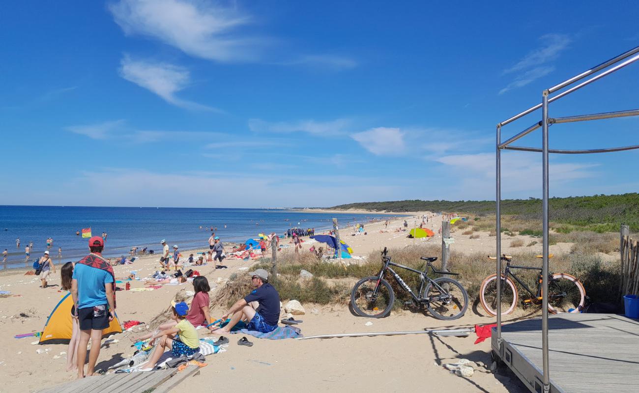 Plage de Vert Bois'in fotoğrafı açık bej kum yüzey ile