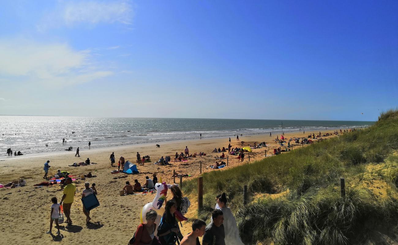 Plage des Tonnelles'in fotoğrafı parlak kum yüzey ile