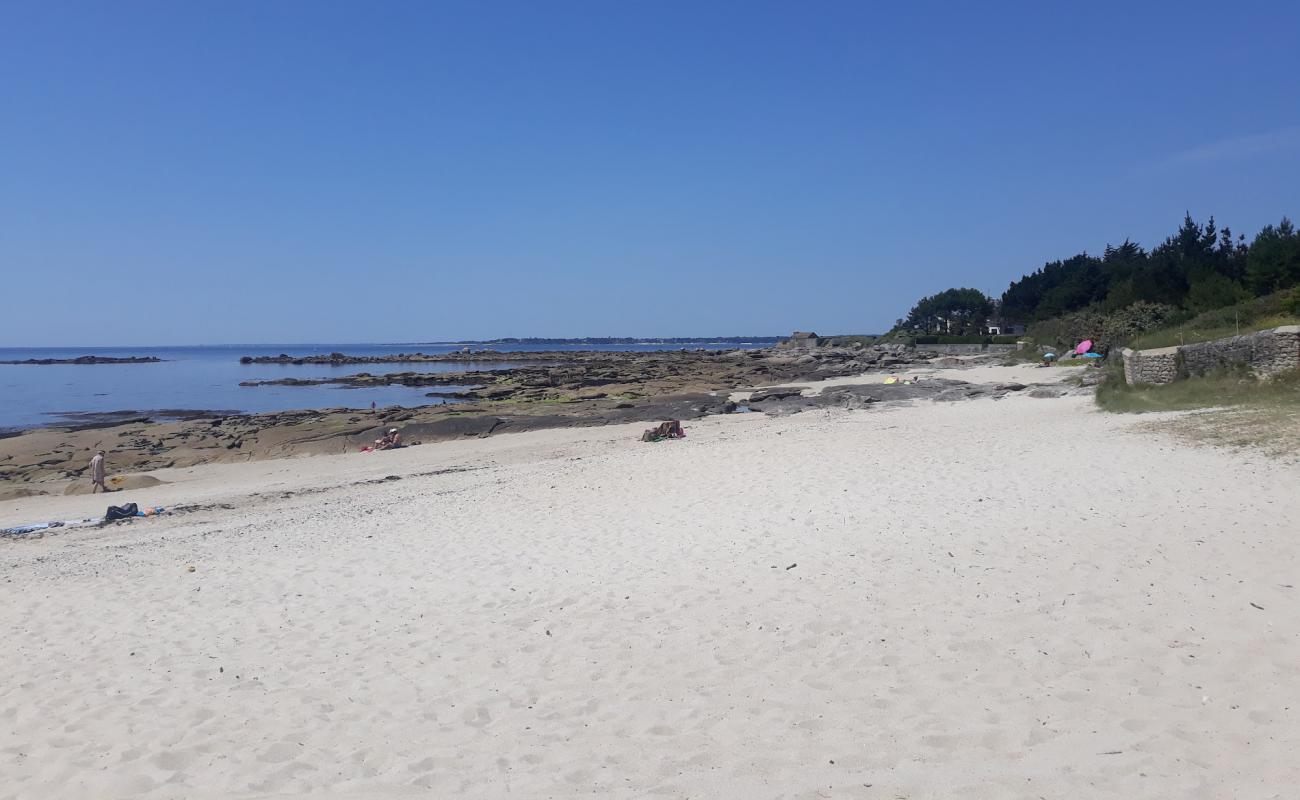 Plage du Grand Large Cabellou'in fotoğrafı açık bej kum yüzey ile