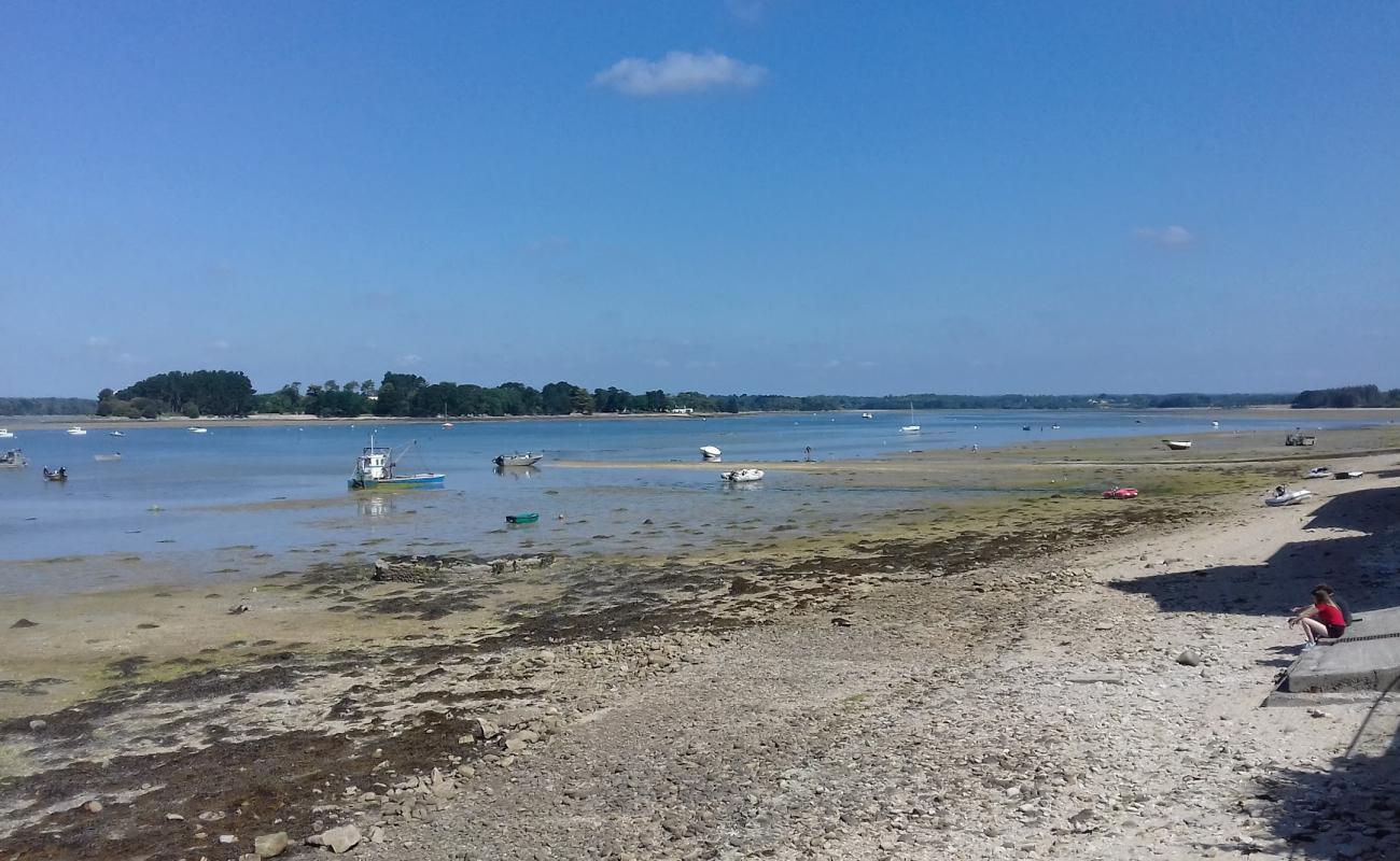 Plage de la Cale'in fotoğrafı parlak kum ve kayalar yüzey ile