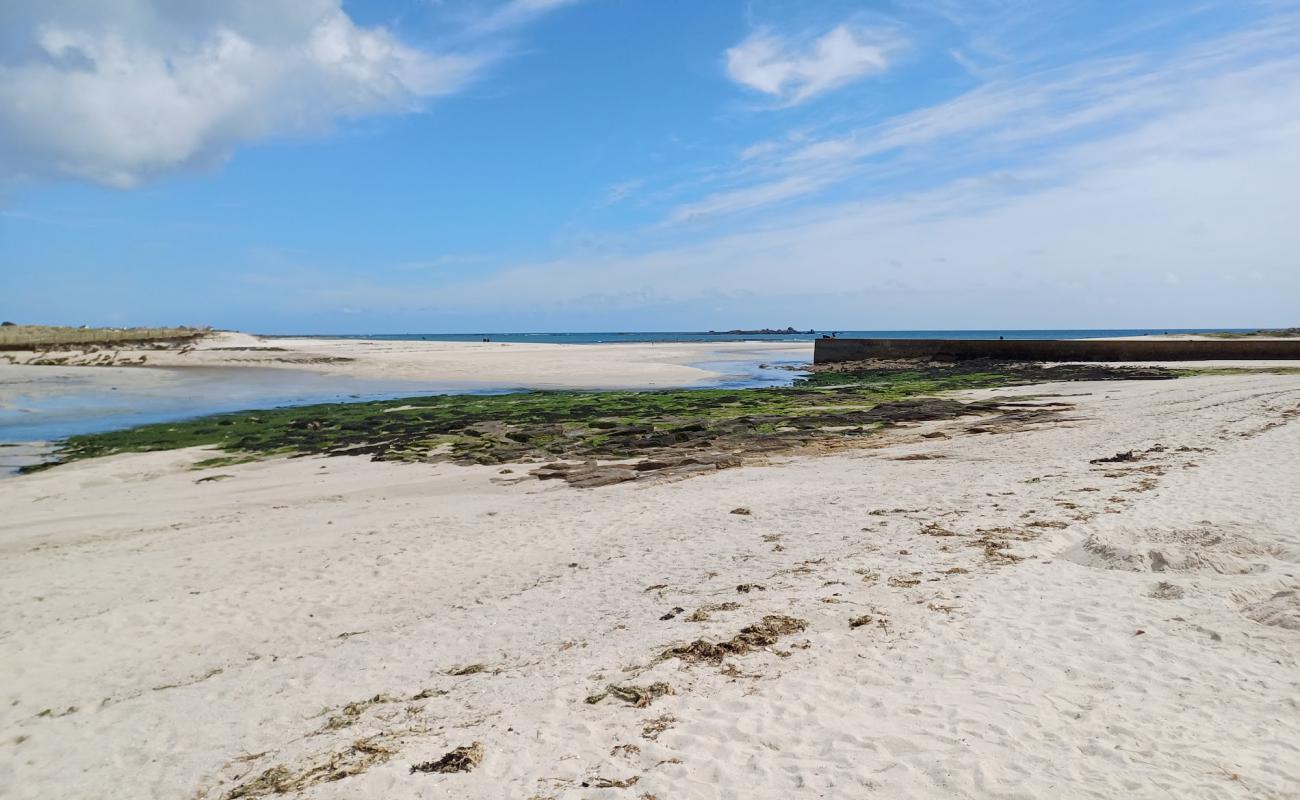 Plage du Steir Nibilic'in fotoğrafı parlak kum yüzey ile