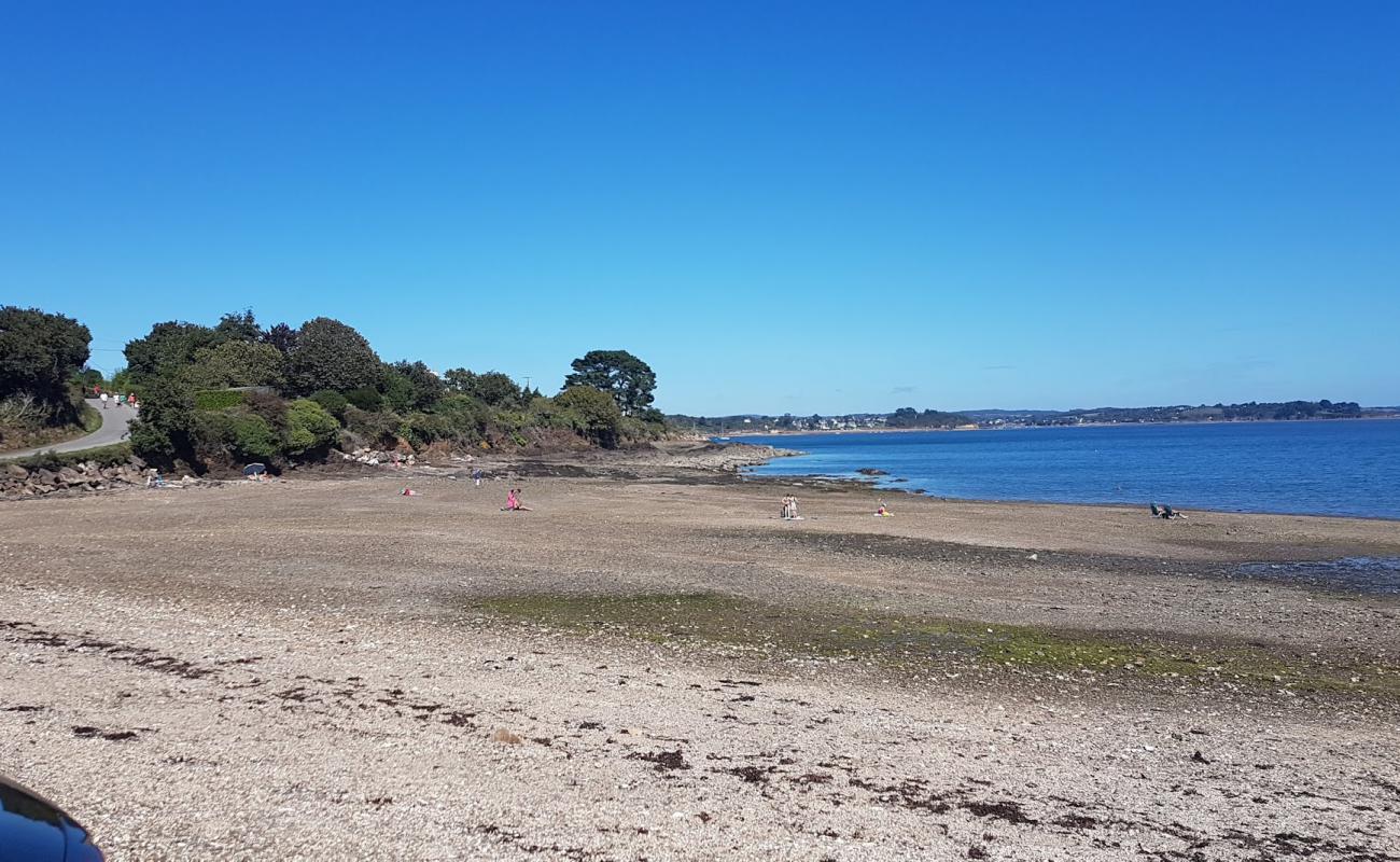 Plage de Penn al Lann'in fotoğrafı gri ince çakıl taş yüzey ile