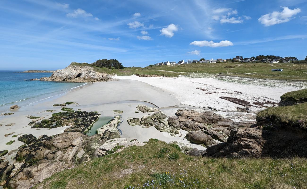 Plage de Porsevigne'in fotoğrafı açık bej kum yüzey ile
