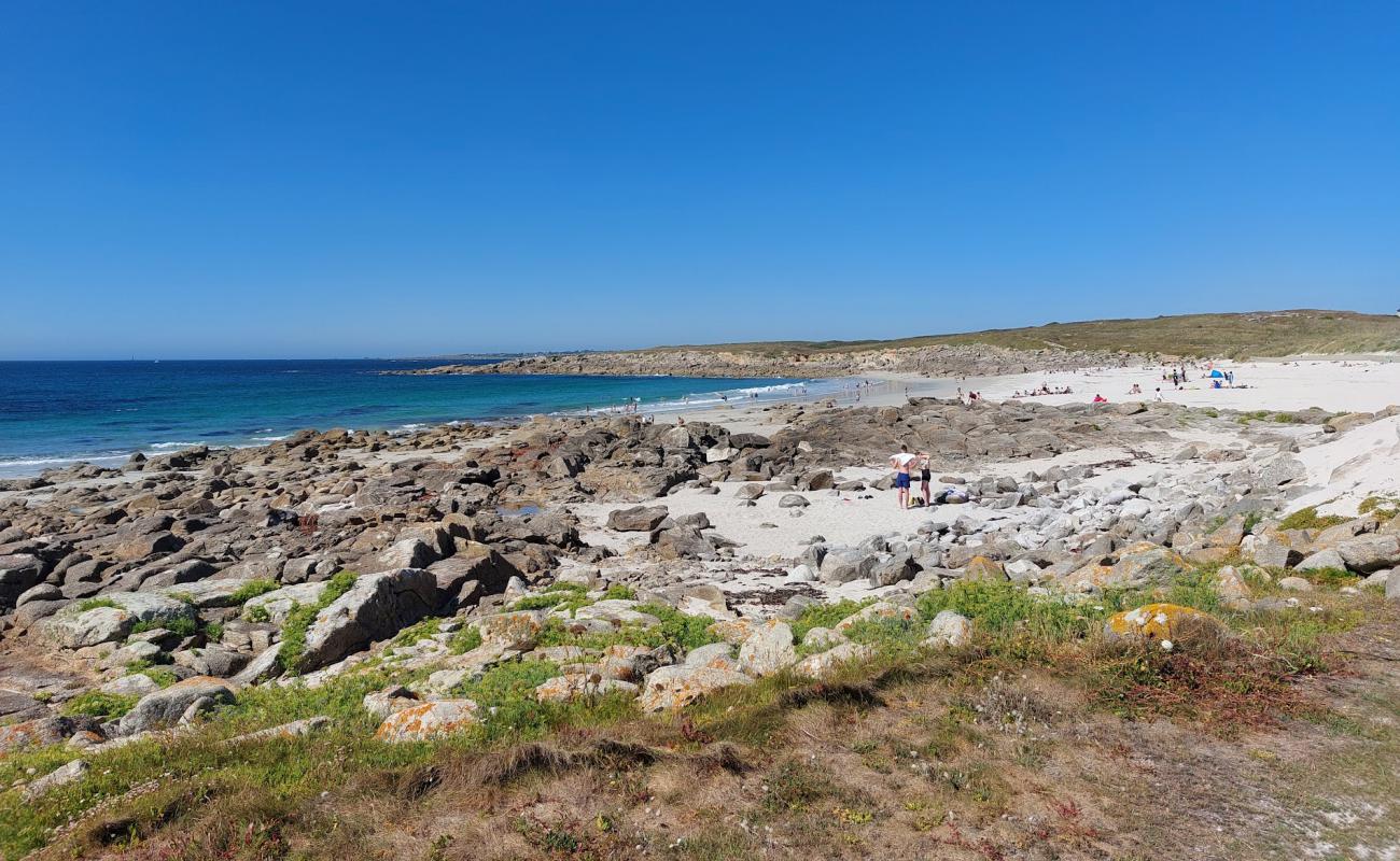 Plage de Porspaul'in fotoğrafı açık bej kum yüzey ile