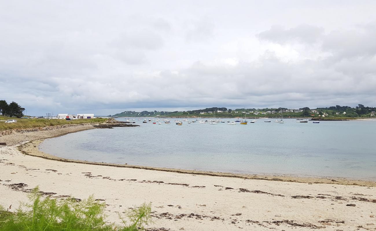 Plage de Korejou'in fotoğrafı açık bej kum yüzey ile