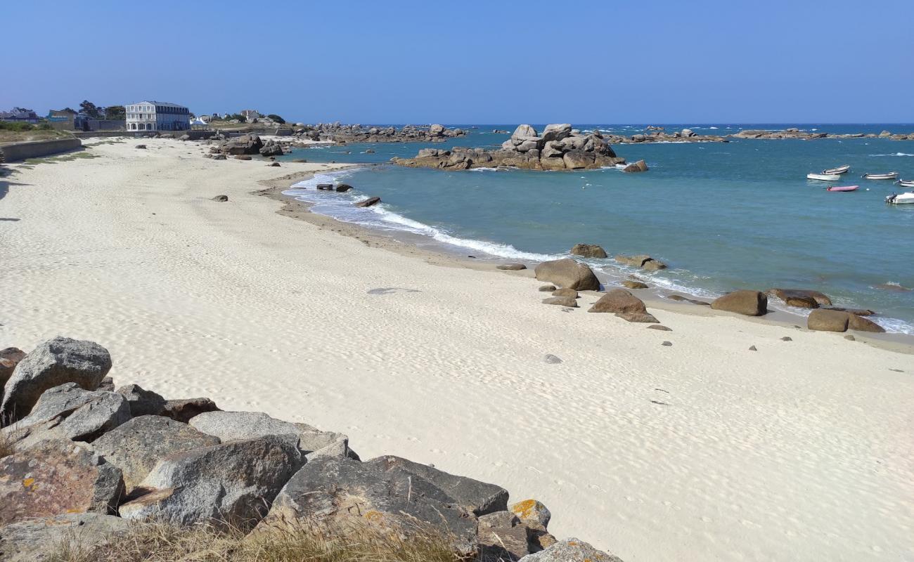 Plage des Chardons Bleus'in fotoğrafı açık bej kum yüzey ile