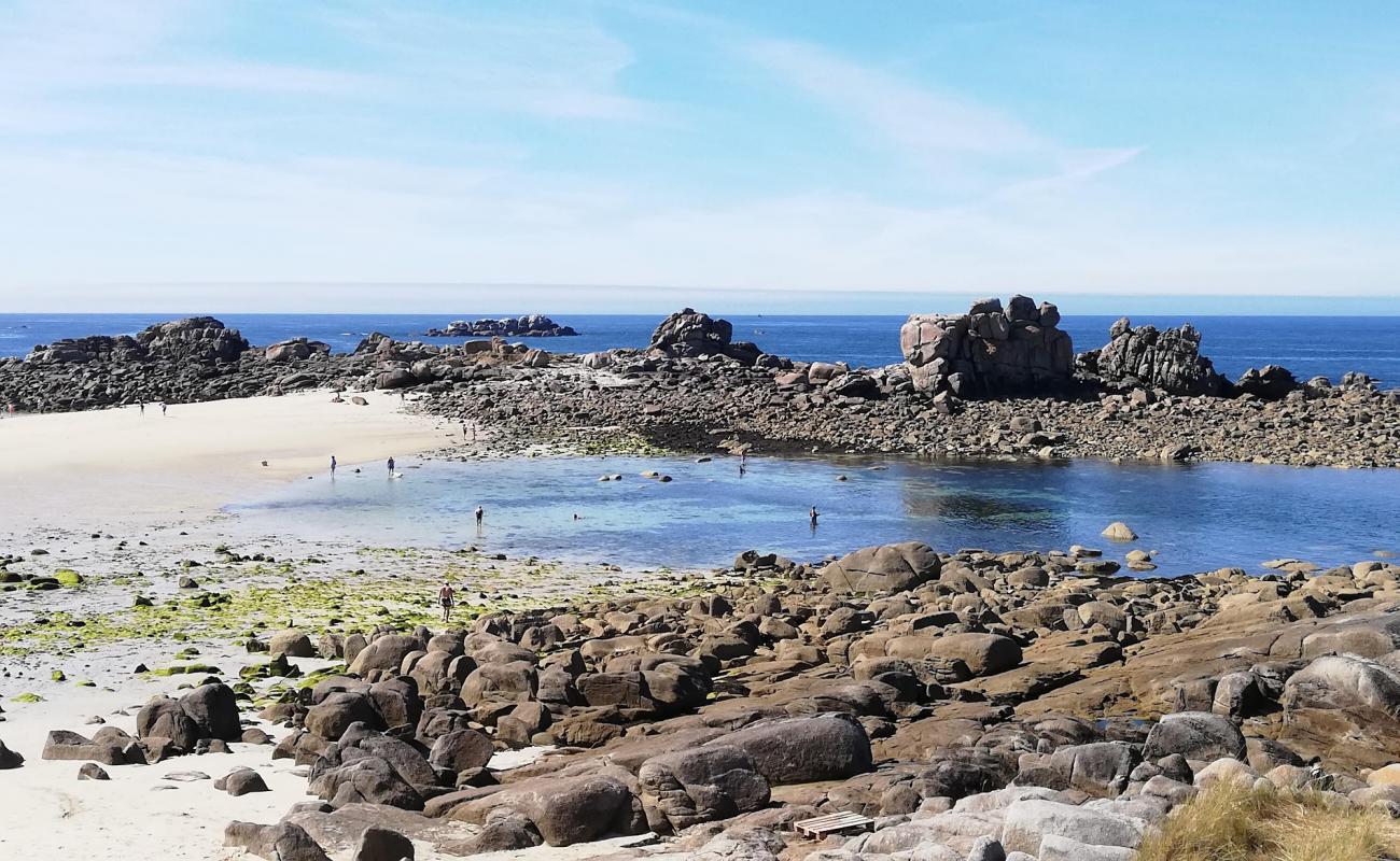 Plage de Poulennou'in fotoğrafı açık bej kum yüzey ile