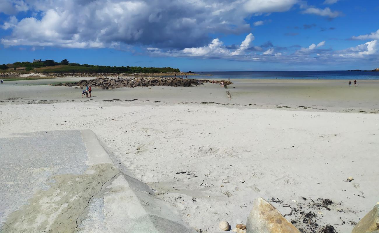 Plage de Kerbrat'in fotoğrafı parlak kum yüzey ile