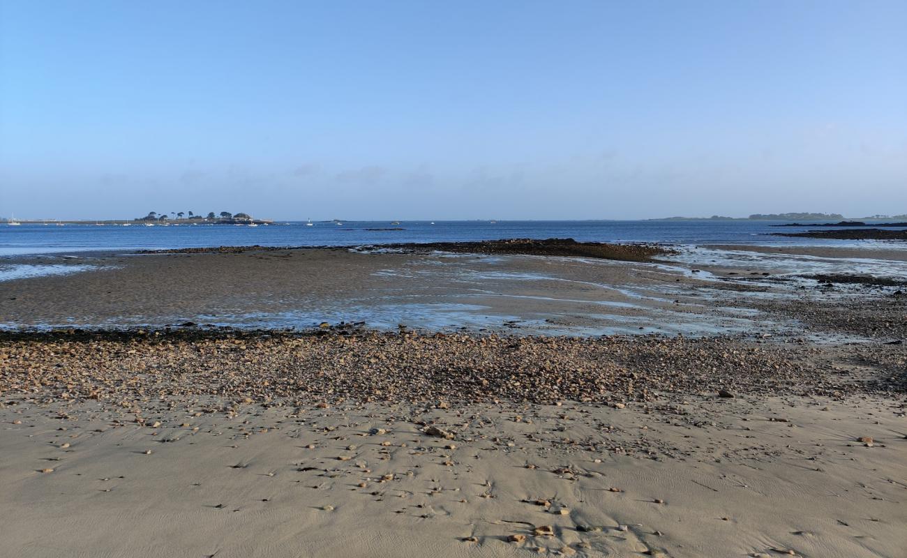 Plage de Kervigou'in fotoğrafı bej kum ve kayalar yüzey ile