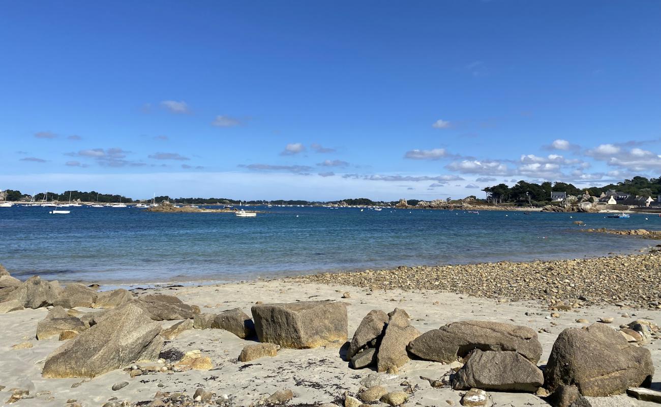 Plage de Port Blanc Rohanic'in fotoğrafı açık bej kum yüzey ile