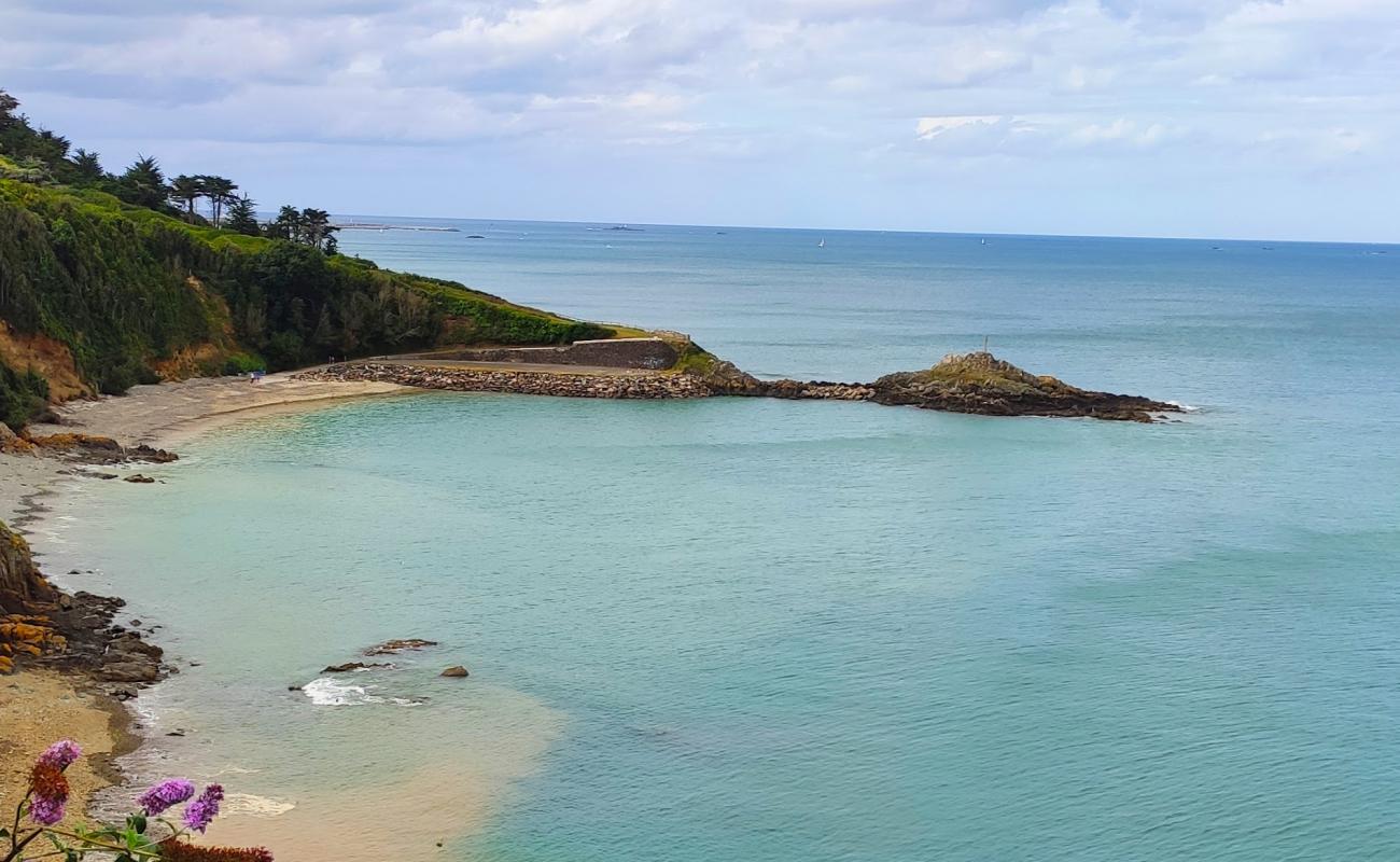 Plage du Corps de Garde'in fotoğrafı gri kum yüzey ile
