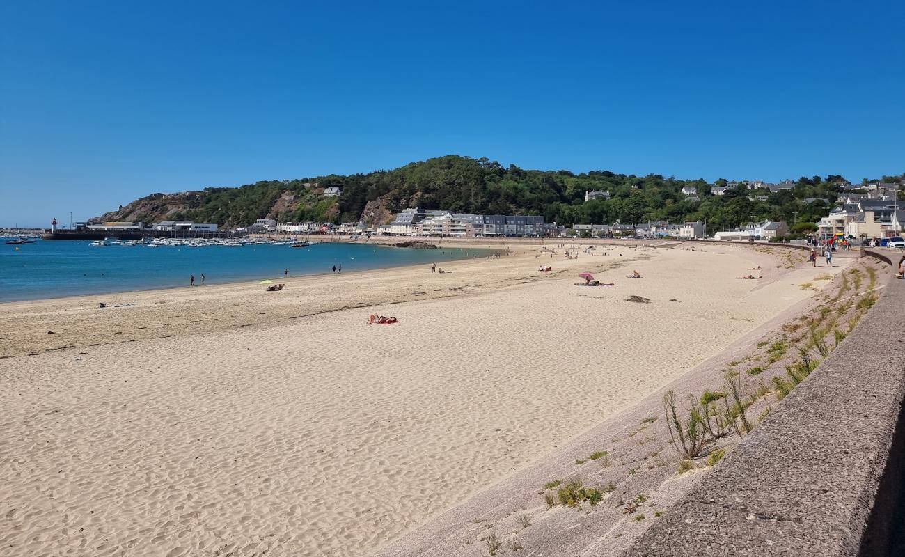 Plage de Caroual'in fotoğrafı açık bej kum yüzey ile