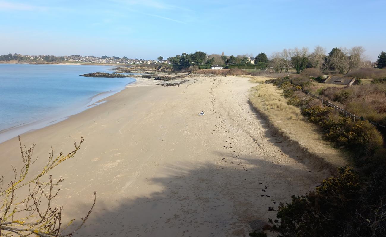 Plage du Ruet'in fotoğrafı açık bej kum yüzey ile