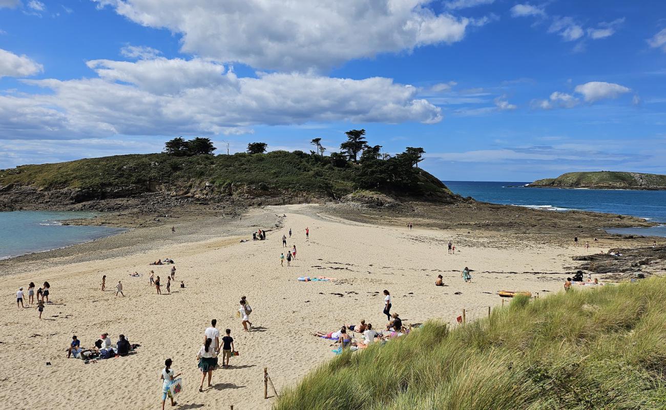 Plage du Perron'in fotoğrafı açık bej kum yüzey ile