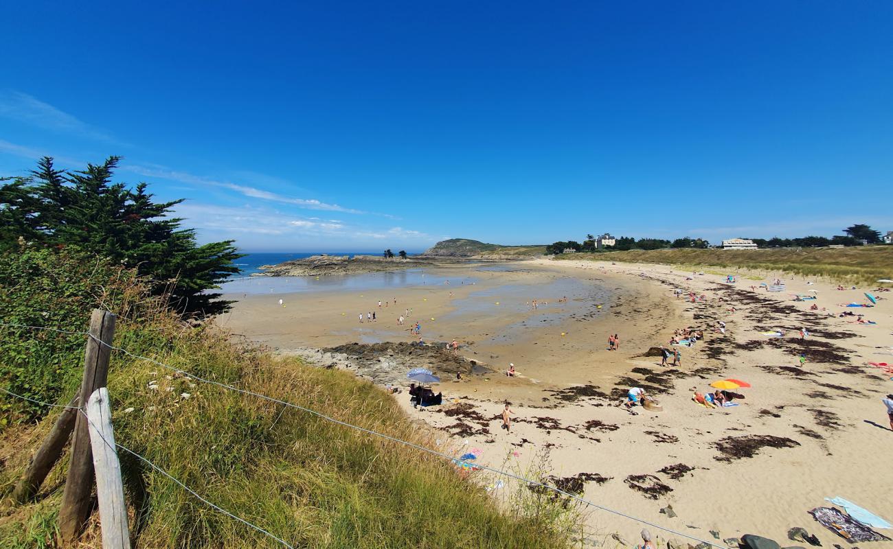 Plage du Port Hue'in fotoğrafı açık bej kum yüzey ile