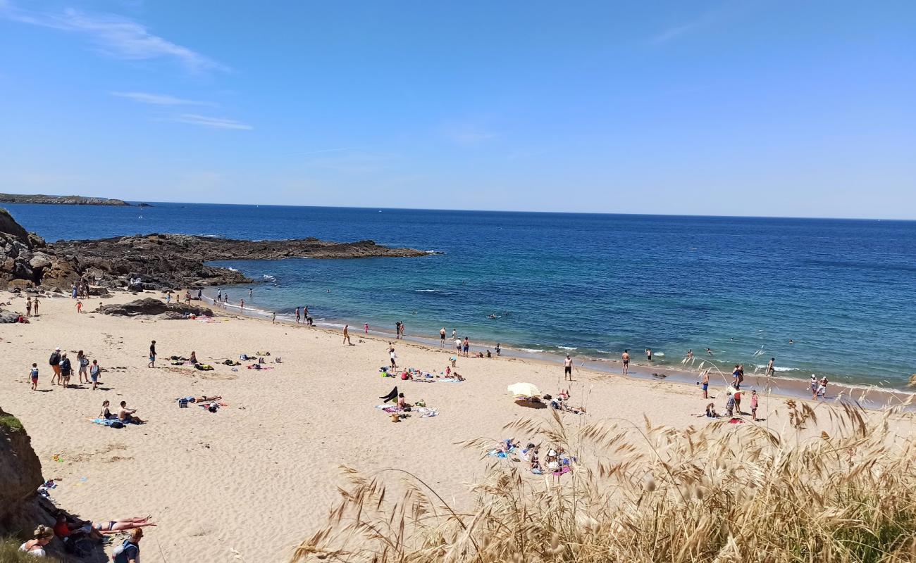 Plage de la Garde'in fotoğrafı parlak kum yüzey ile