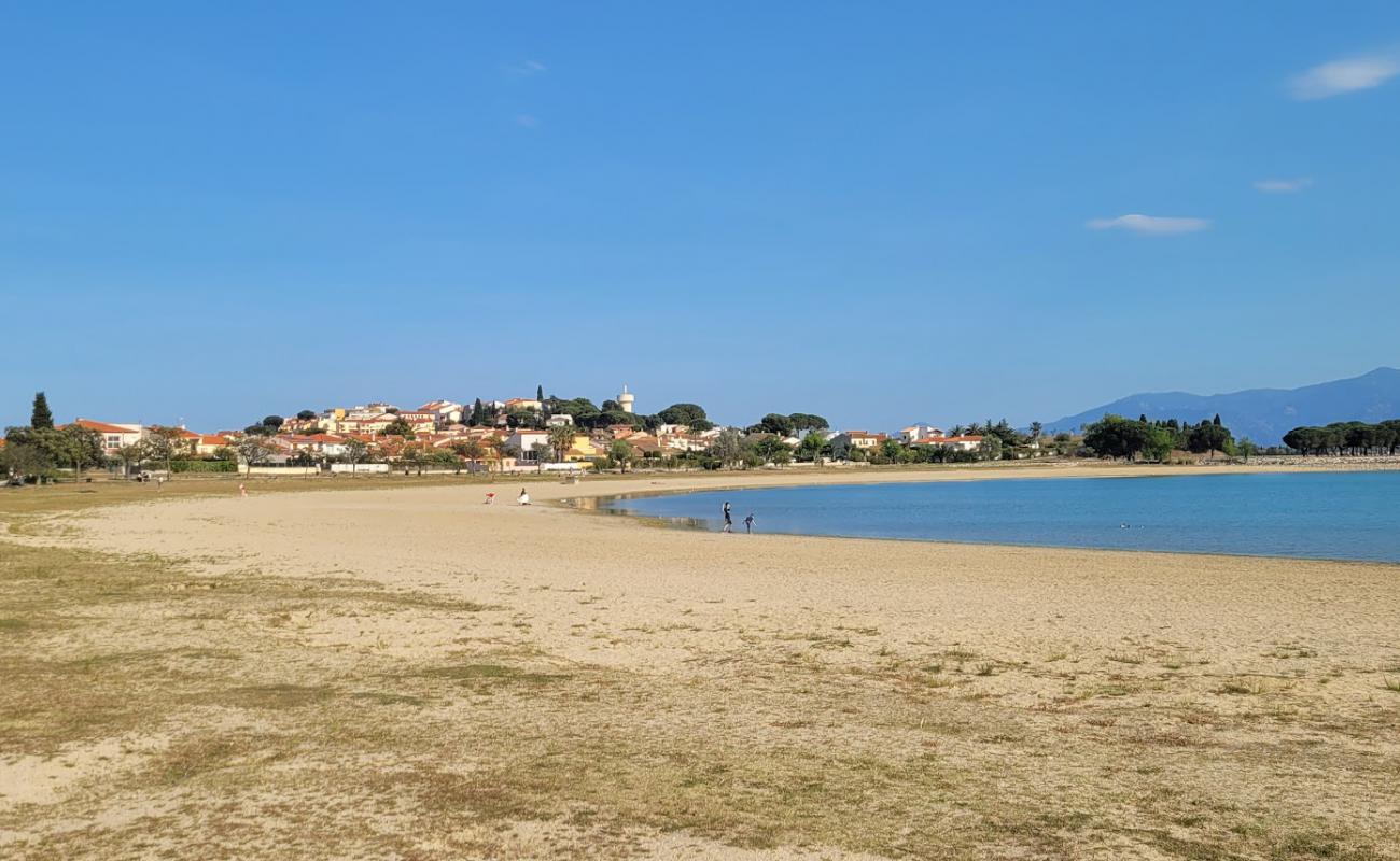 Plage Touristique du Lac'in fotoğrafı açık bej kum yüzey ile