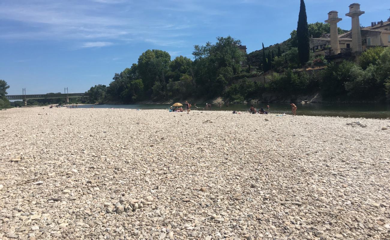 Plage de Remoulins'in fotoğrafı gri çakıl taşı yüzey ile