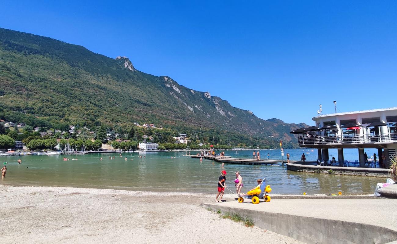 Plage Du Bourget'in fotoğrafı gri ince çakıl taş yüzey ile