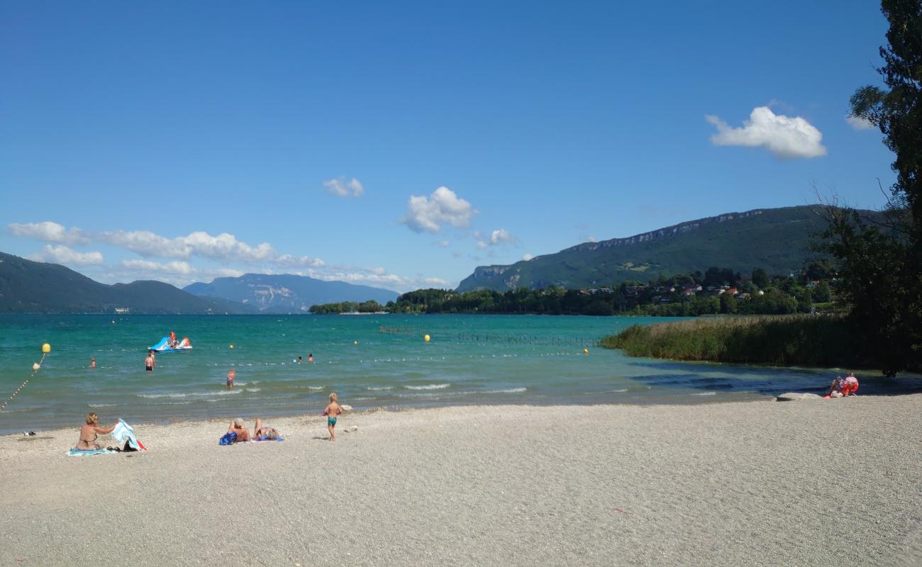 Plage de Memard'in fotoğrafı küçük gri çakıllar yüzey ile