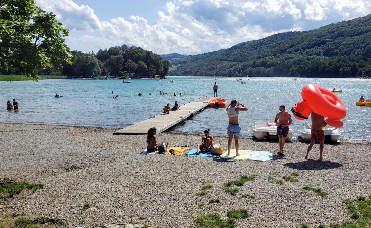 Plage Laffrey'in fotoğrafı gri ince çakıl taş yüzey ile