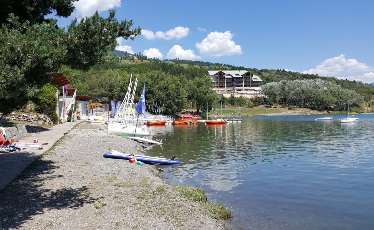 Plage Chadenas'in fotoğrafı küçük gri çakıllar yüzey ile